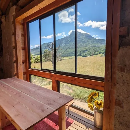 Le Galussel D'etape Et De Sejour Guest house