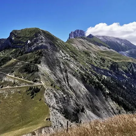 Le Galussel D'etape Et De Sejour Guest house